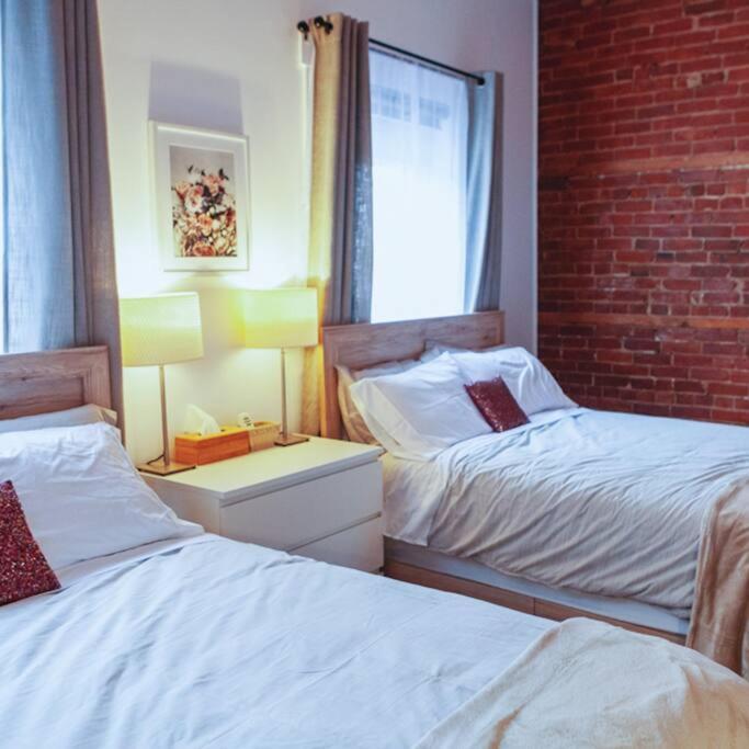 Large Upstairs Flat In Downtown Century Building Daire Belleville Dış mekan fotoğraf